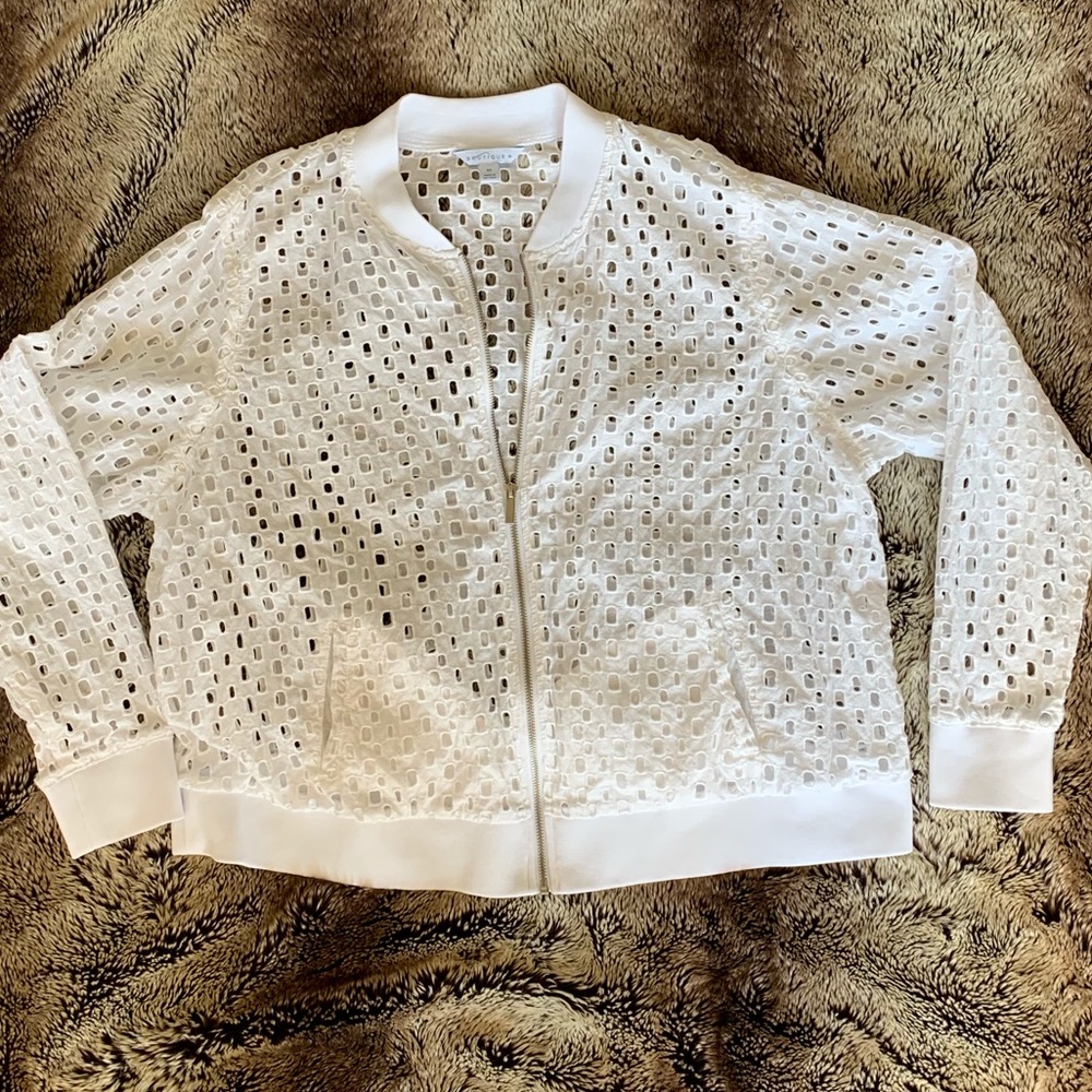 Crisp white long sleeve open air zip up jacket ♥️